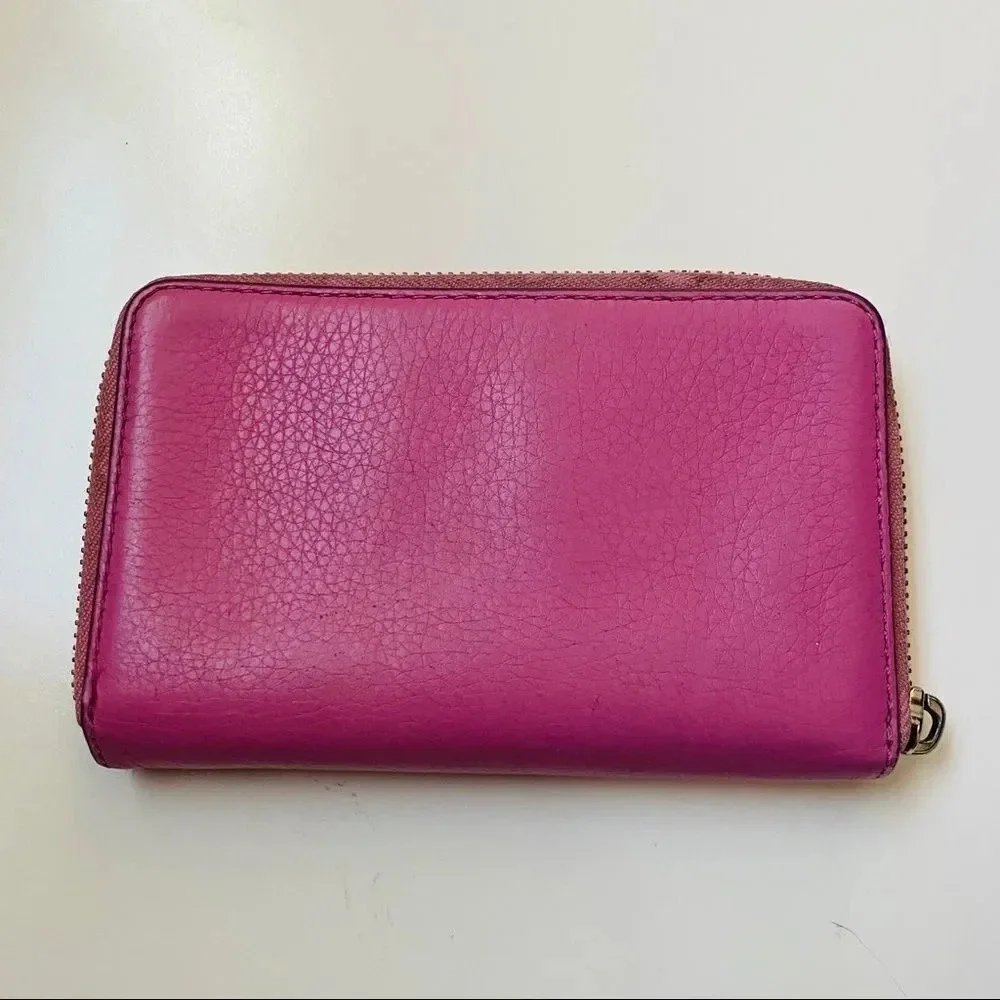 Marc By Marc Jacobs Leather Pink Zippered Wallet